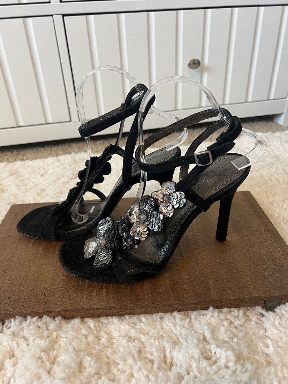 Coach 8.5 suede heels black with metallic pewter flowers New - Picture 3 of 5